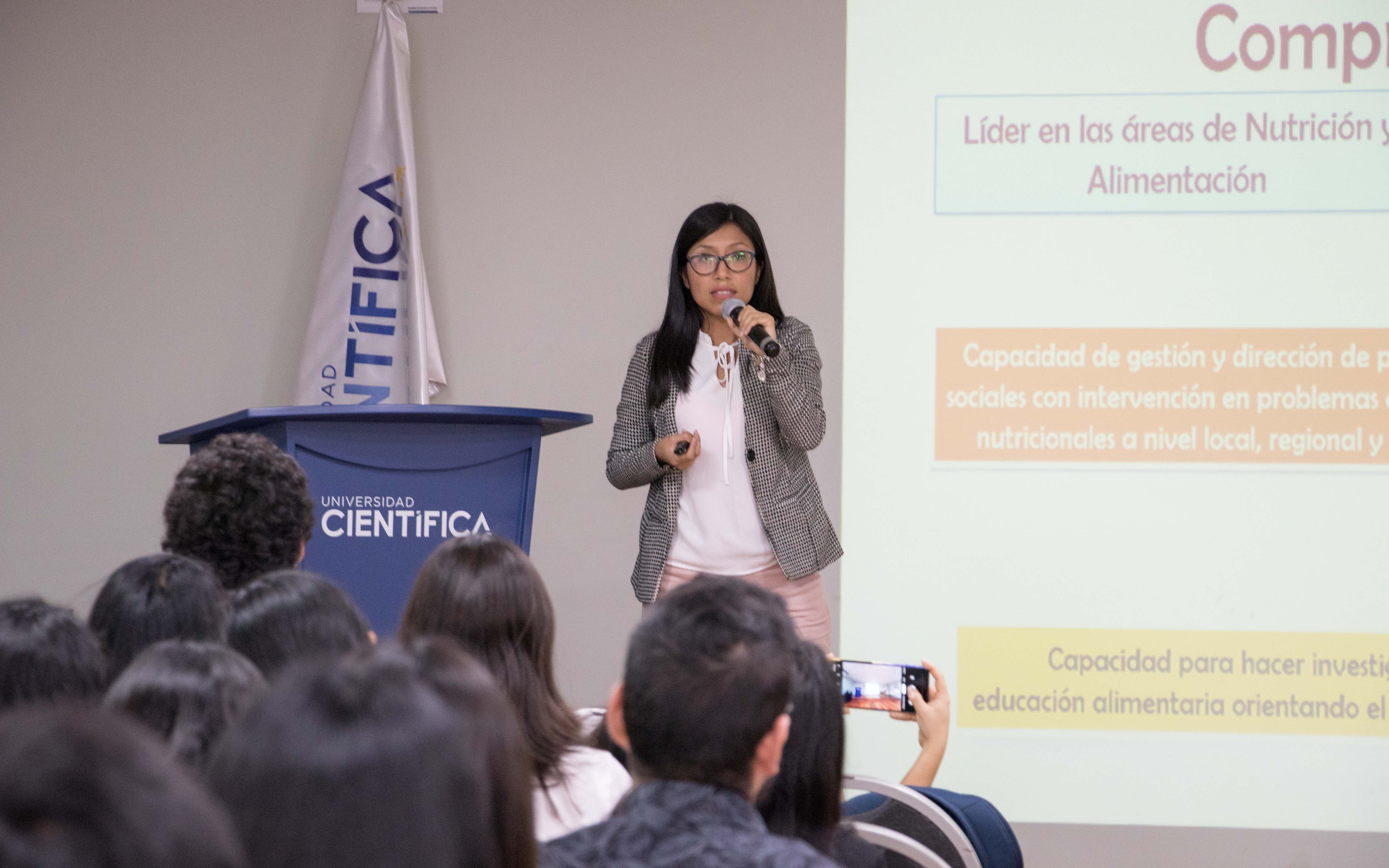  Lic. Margot Chávez, Decana del Colegio de Nutricionistas del Perú