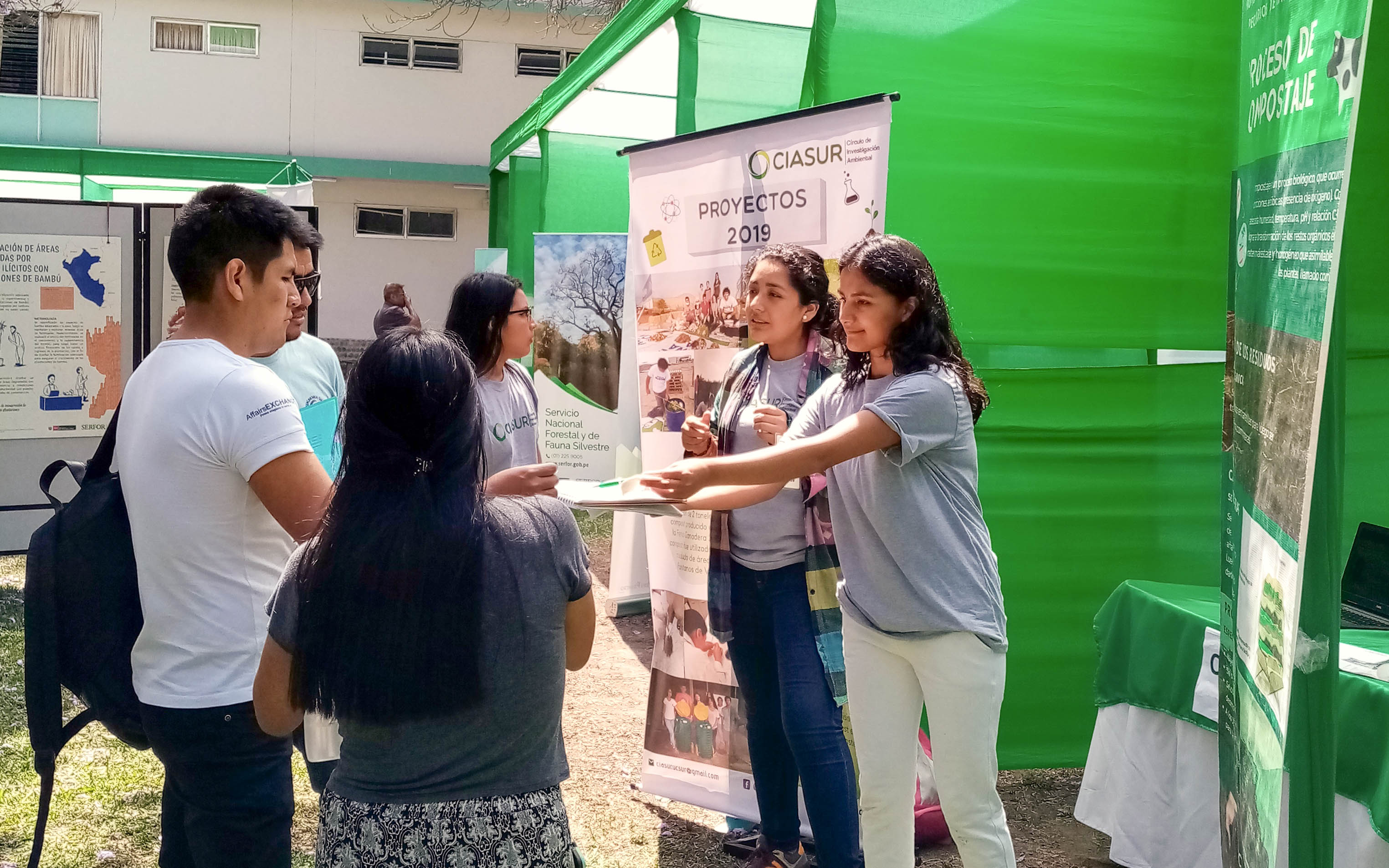 Estudiantes del Circulo de Investigación Ambiental (CIASUR) participan en Bioferia de la Universidad Nacional Agraria