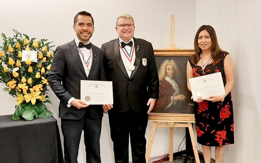 Docentes de la carrera de Estomatología, miembros de La Pierre Fauchard Academy